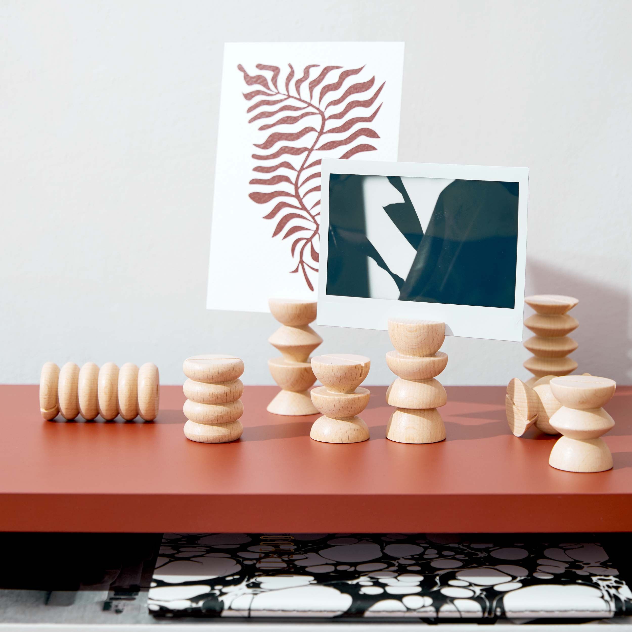 Totem Family - 10 Picture / Postcard Stands Set
